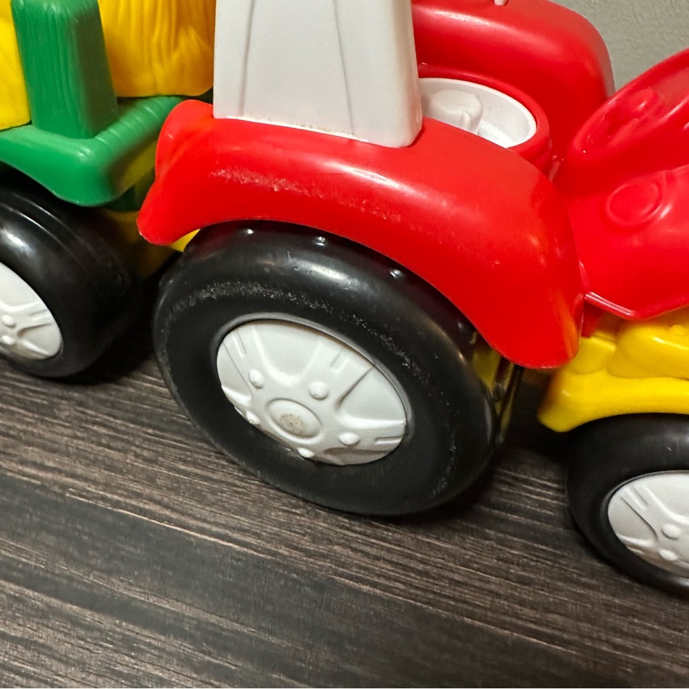 Fisher Price Little People 2002 Barn 2007 Tow n' Pull Tractor - Picture 11 of 13